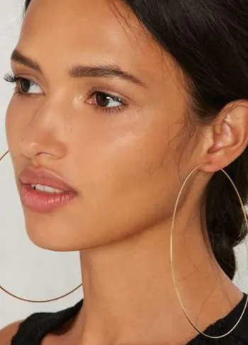 Bijoux do poder: brincos de argola para desejar já!