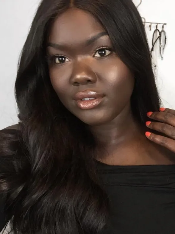 This Woman's Foundation Reviews Highlight A Big Problem With The Beauty Industry