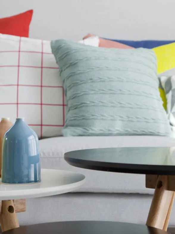 25 cojines estampados para llenar de color tu casa (y morir de amor)