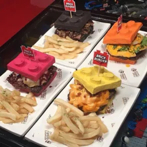 Hamburguesas Lego: ¿jugamos con la comida?