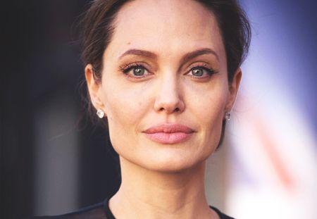 Cover girl pour Vanity Fair, Angelina Jolie livre un douloureux secret (photos)