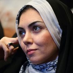 Sans voile et une bière à la main, cette journaliste iranienne conservatrice fait scandale (photos)