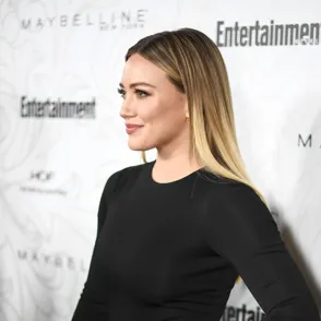 Hilary Duff ha callado a todos los que critican su cuerpo así de bien