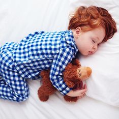 8 geniale Tipps, mit denen dein Kind abends besser einschläft