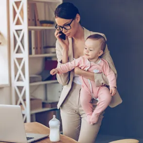 Si mi hijo se pone enfermo, ¿puedo ausentarme del trabajo?