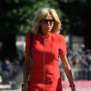 Brigitte Macron y el vestido corto de la polémica, mejor look de la semana