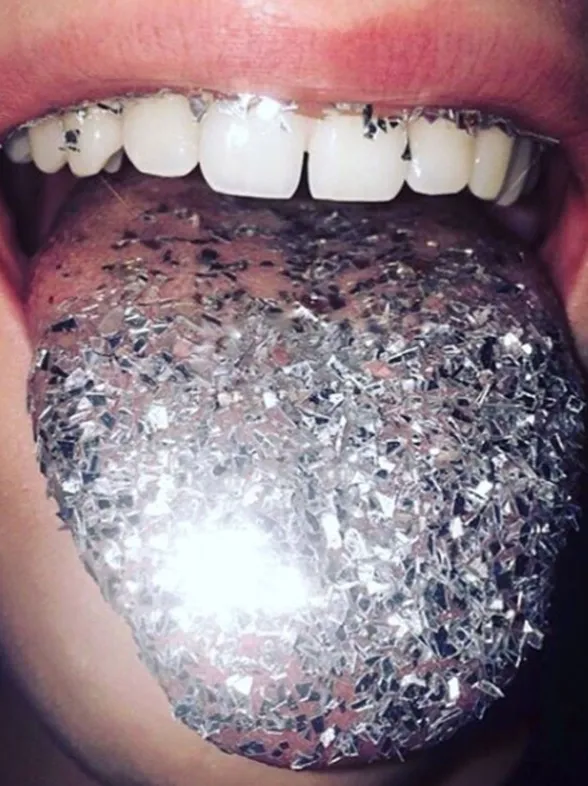 Instagram está lleno de lenguas con purpurina, ¿una nueva tendencia beauty?