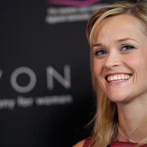 Reese Witherspoon recomienda: "Huye de los hombres que no pueden con tu ambición"