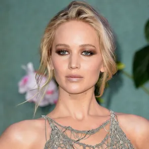 Jennifer Lawrence y su espectacular vestido de red, mejor look de la semana