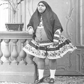 Así es la historia de Qajair, la princesa iraní que ha invadido Facebook