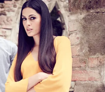 Hollyoaks 25/09 - Neeta Texts Hunter But Mac Catches Her And Takes Her Phone