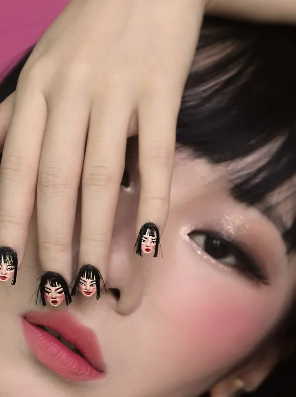 Manicura con tu autorretrato y pelazo, ¿las llevarías?