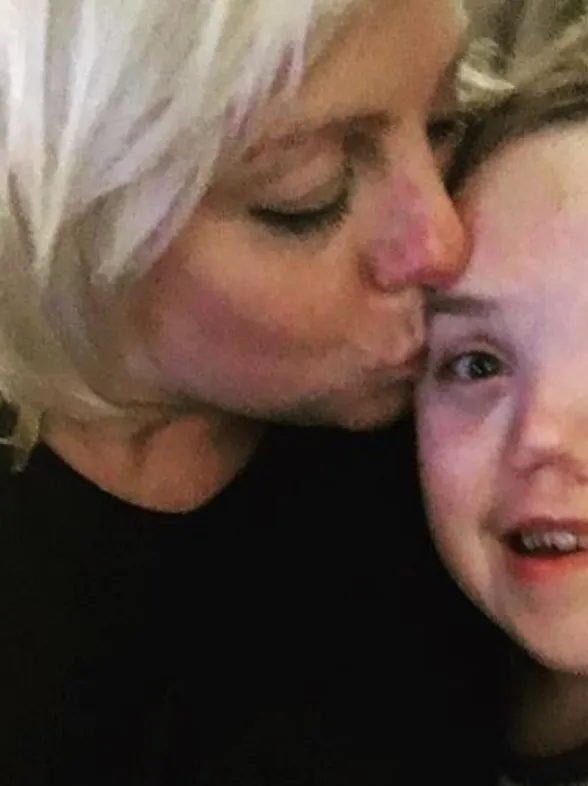 Instagram censura una foto de un niño enfermo y su madre responde así