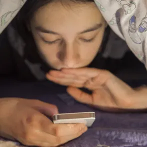 La red social Sarahah es un peligro para los adolescentes y te contamos por qué