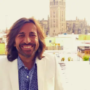 Antonio Carmona, hospitalizado en coma inducido