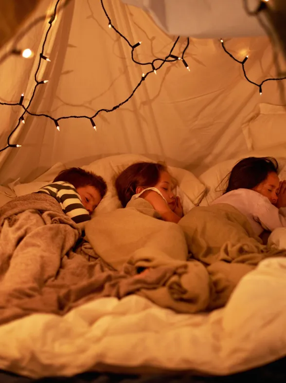 Duerme fuera de casa... ¡y moja la cama!