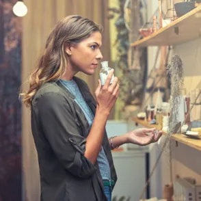 10 perfumes perfectos para recibir el otoño