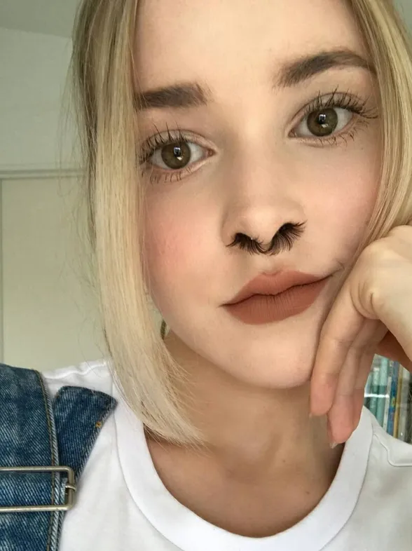 Extensiones de pelo para la nariz, la tendencia viral en la que esperamos no caer