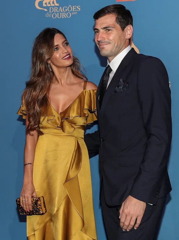 Sara Carbonero y su espectacular vestido de invitada, mejor look de la semana