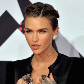 La actriz Ruby Rose tiene un mensaje para todos los que critican su físico