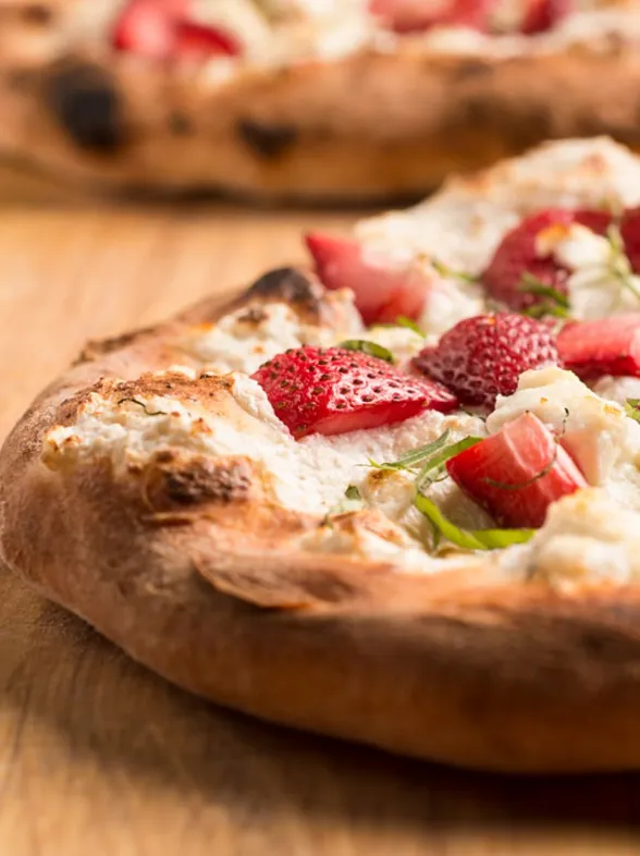 La pizza con fresa ha llegado a nuestras vidas y la gente está muy indignada