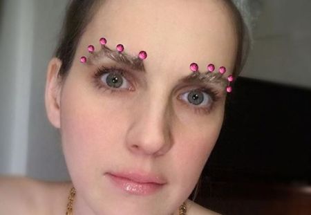 Les sourcils couronne, la dernière tendance beauté insolite sur Instagram (Photos)