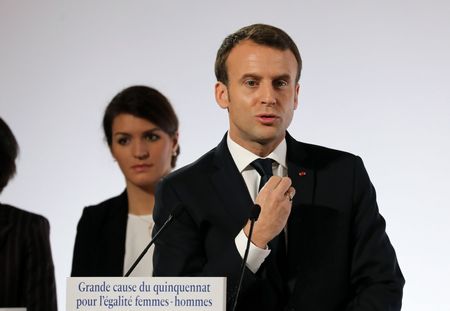 Emmanuel Macron veut fixer le seuil de présomption du consentement sexuel à 15 ans