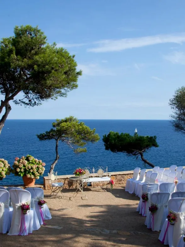 Bodas civiles al aire libre: 10 lugares con encanto para celebrar tu enlace