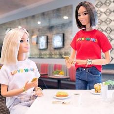 Barbie® devient militante pour la cause LGBT et on applaudit ! (photos)