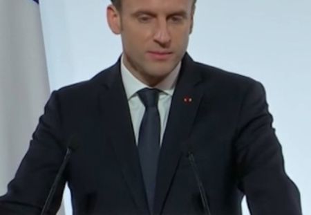 Emmanuel Macron dans le collimateur de féministes