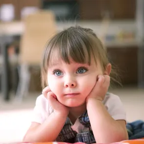 ¿Cuánto tiempo pueden ver la televisión los niños?