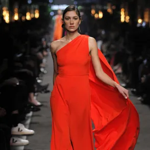 Pedro del Hierro sorprende con un sensacional regreso a la pasarela