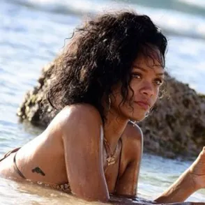Rihanna flaunts bikini body on holiday in Barbados