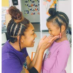 Cette professeure copie la coiffure de son élève pour qu'elle regagne confiance en elle