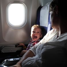 Un enfant crie pendant 8 heures de vol, les passagers sont à bout (vidéo)