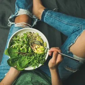 Lo que crees (y no deberías creer) sobre la alimentación vegana