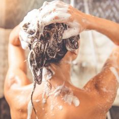 Cosa accade ai tuoi capelli se non li lavi per una settimana (rischi e vantaggi)