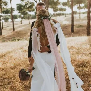 Velos de colores: el toque más original para tu look de novia