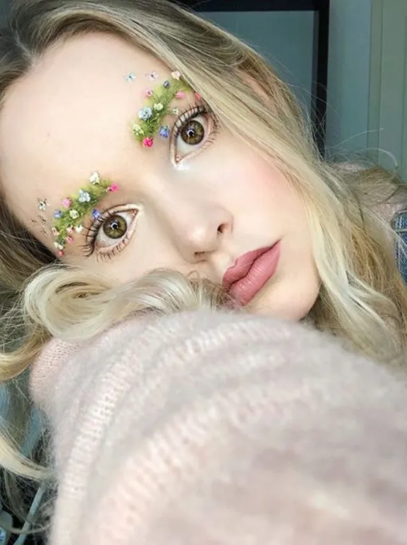 "Cejas florales", la última tendencia que invade Instagram