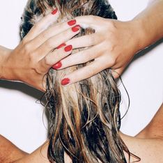 5 erreurs que l'on fait toutes quand on se lave les cheveux