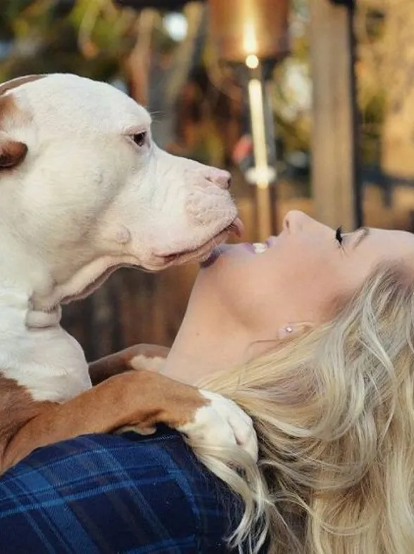 Una ilustradora plasma a la perfección cómo es ser la "mamá" de un perro