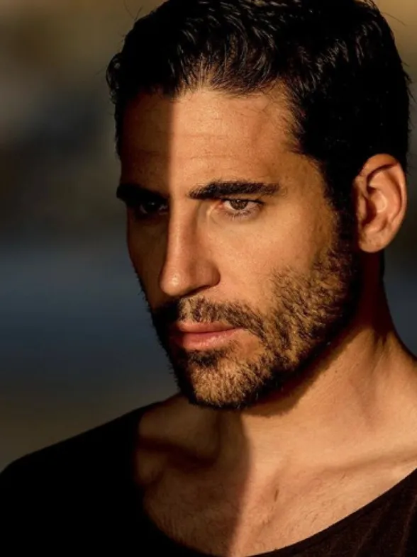 Miguel Ángel Silvestre, el oscuro objeto de deseo de Jennifer Lopez