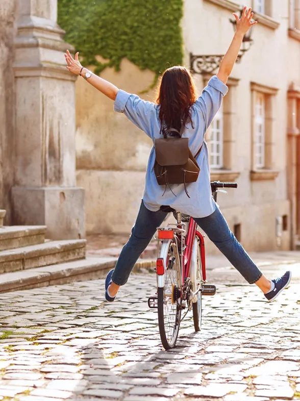 Aprovecha el buen tiempo y muévete en bici: ¡descubre sus beneficios!