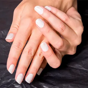 La tendencia de uñas color nude renueva su reinado una temporada más