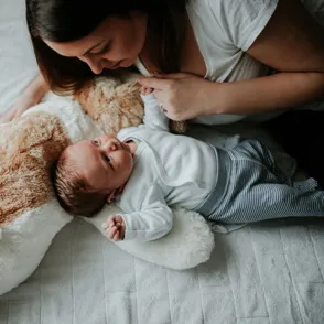 Babyakne & Co.: Warum leiden schon Babys unter Pickeln?