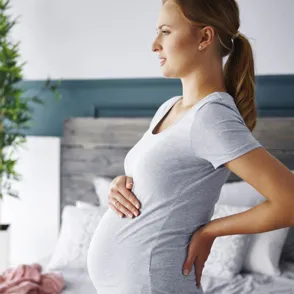 La lumbalgia durante el embarazo: una molestia que se puede prevenir