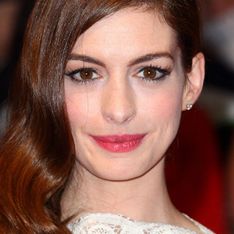 Anne Hathaway nearly drowns in Hawaii - Saved by nearby surfer
