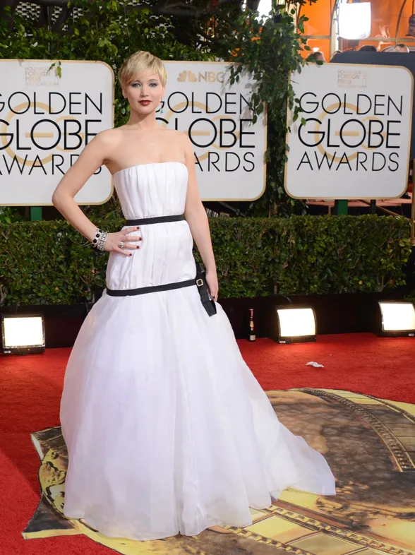 El vestido de Jennifer Lawrence, tema de mofa en la red