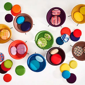 Una firma italiana lanza una edición limitada de la silla Bowl, el diseño más famoso de Lina Bo Bardi