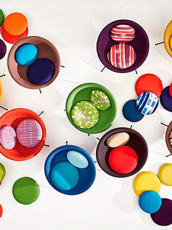 Una firma italiana lanza una edición limitada de la silla Bowl, el diseño más famoso de Lina Bo Bardi